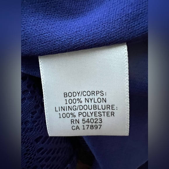 Beautiful Banana Republic Top - Picture 6 of 6